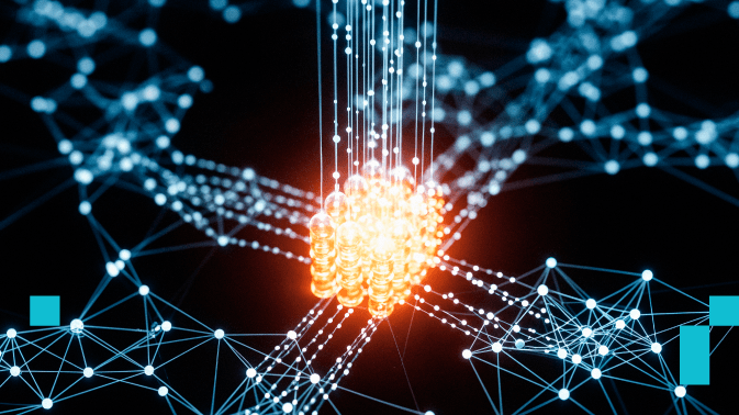 Una red digital abstracta en tonos azules y blancos se extiende sobre un fondo oscuro, con líneas y puntos conectados que forman una estructura compleja. En el centro, un núcleo brillante de luz naranja y dorada emite rayos hacia la red, simbolizando un punto de procesamiento, inteligencia o conexión central. La imagen representa conceptos como redes neuronales, inteligencia artificial, big data o la interconexión de sistemas digitales —donde un nodo central activa o coordina flujos de información en una red global.